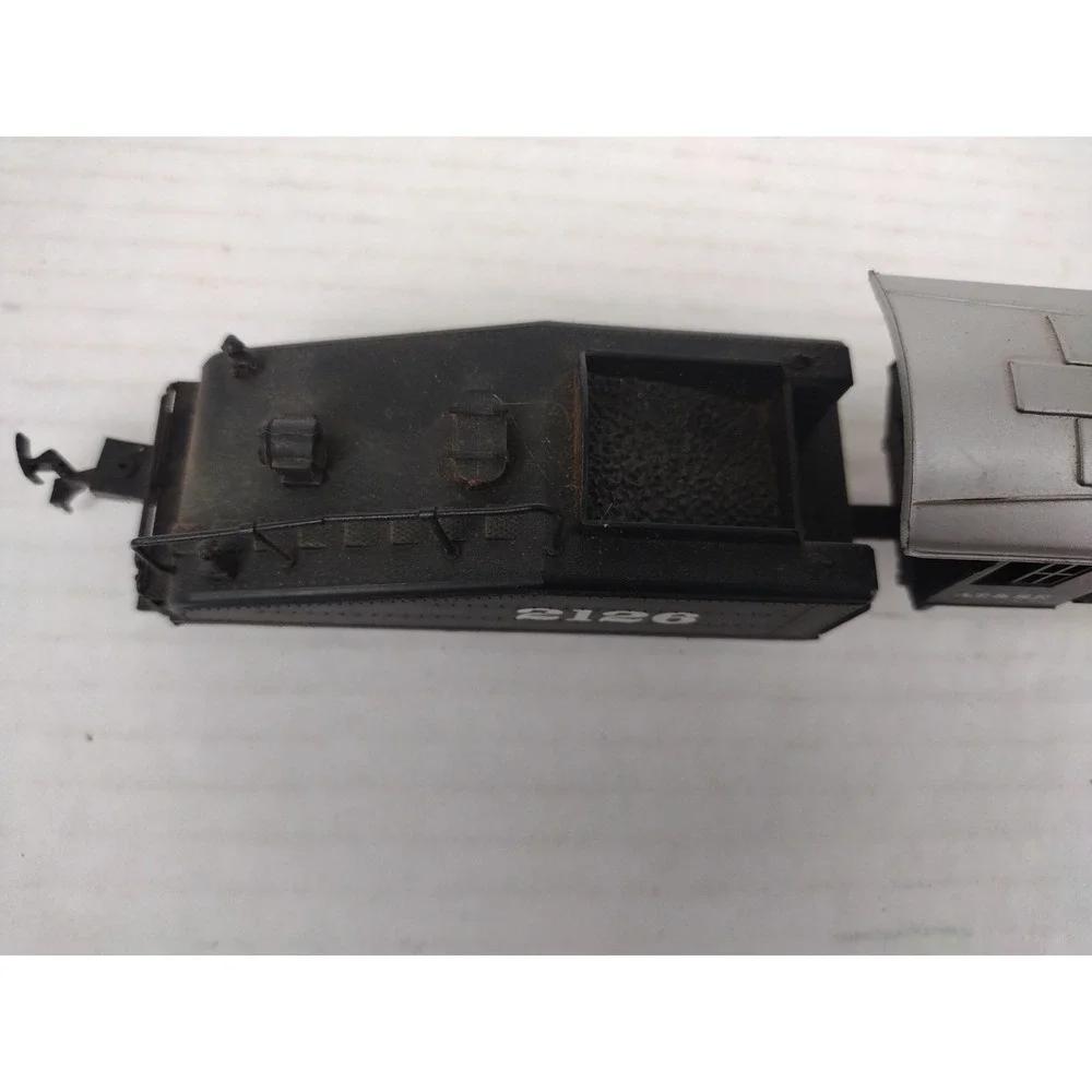 HO Bachmann AT&SF 0-6-0 Steam Locomotive Lighted and #2126 Tender
